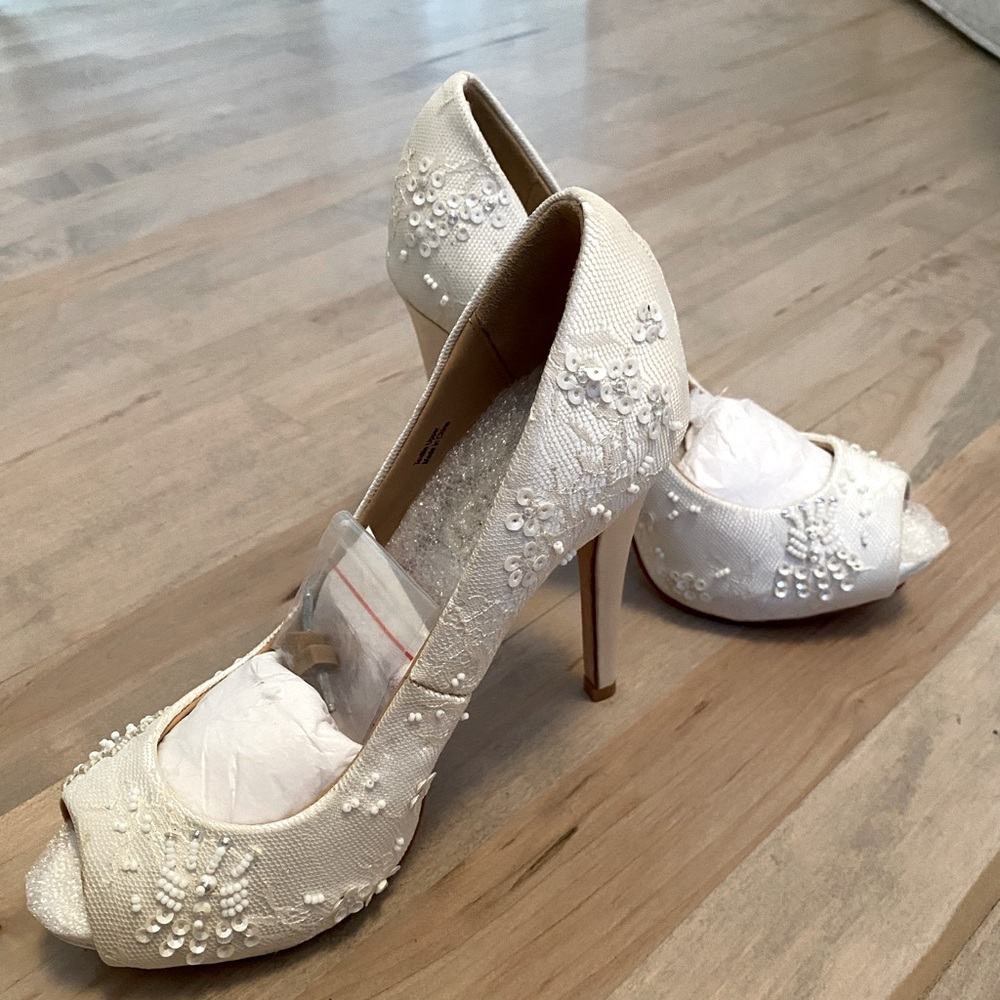 White/cream sequined & beaded Badgley Mischka pumps